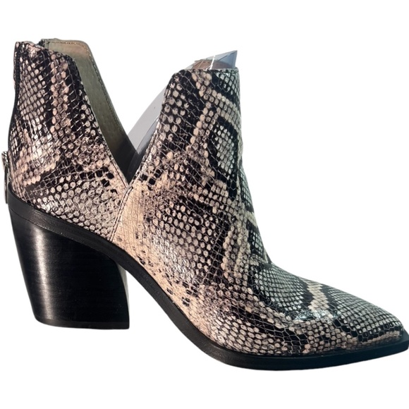 Vince Camuto Gigietta Bootie  7.5 Ash New Snake - Picture 8 of 9